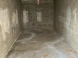Loue garage box fermé