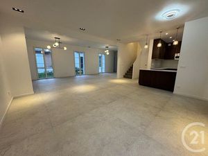 Maison à louer - 8 pièces - 232 13 m2 - St Maurice - 94 - ILE-DE-FRANCE