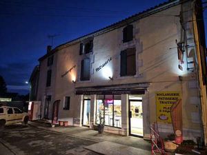 Vente Immeuble à Saint-Claud (16450) : à vendre / 220m² Saint-Claud