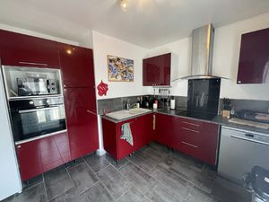 F3 AVEC DEUX PARKINGS