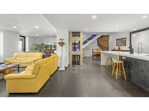 CANNES - Petit Juas : Élégant duplex rénové de 190 m² avec ascenseur privé