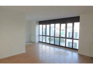 Grand studio avec cave et parking