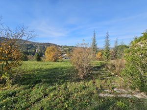 Apt  Luberon  jolie maison à rénover avec cabanon et belle v