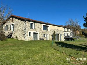 FERME ENTIEREMENT RENOVEE DE 375m² + DEPENDANCES EDIFIEE SUR 17972m² de terrain