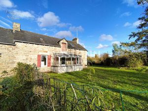 Vente maison en pierres  à rénover avec 3000m² de terrain et garage - TREGOMAR