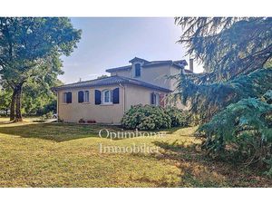 Maison familiale de 189 m² avec parc arboré et accès direct au Lot