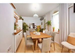 Grande maison de village proche de la frontière