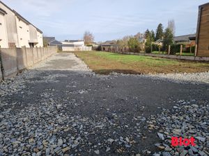 A VENDRE BLOT IMMOBILIER - Terrain de 892m² dans le centre de SERVON-SUR-VILAINE