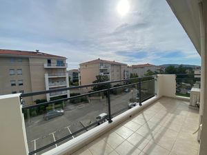 A LOUER Appartement   Parc Athena  Château Gombert - 2 pièces 30m2 avec terrasse