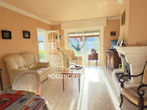 Ensemble immobilier  maison + garages  studio  atelier