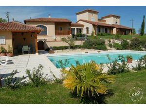 **Maison d'architecte ** Parcelle de 6500 m2 constructible en totalité  clôturée et jolime