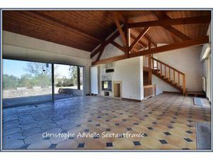 Bergerac  villa d'architecte 280 M2 habitables   double garage  grande piscine sur 4.4 Ha.