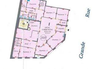 Location pure - Local d'angle au cœur de la Grande Rue à Garches