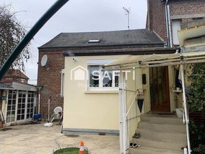 Jolie maison de ville en parfait état avec garage proche de tous commerces