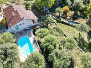 Charmante maison de 154 m² avec dépendances et piscine à Tourtour