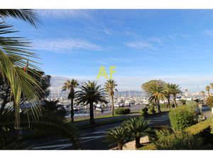 SAINT RAPHAEL: En bord de mer Beau 3 pièces rénové