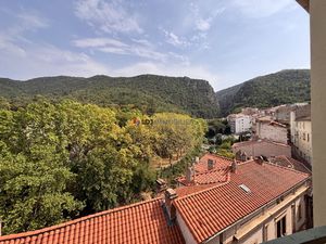 Charmant studio rénové – Dernier étage – Vue splendide ?