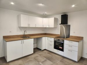 SAINT CHAMAS - Maison mitoyenne de 110m² rénovée à neuf