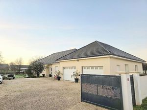 Villa plain pied 6 chambres avec garage double à 15 min de D