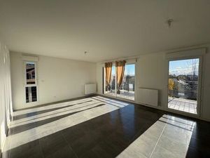 Location appartement 3 pièces 66 m² à Chevry (01170)