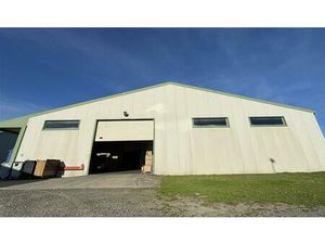 Vente local d'activités NOE 822 m²