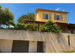 Villa 5 Pièces - Jardin - Garages