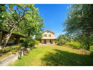 Maison individuelle avec dépendances - Terrain plat - Piscine et Garage