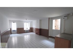 A louer T 2 EN DUPLEX avec cour