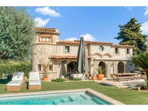 Villa Individuelle 310M² - 6 Pieces - Terrain 1800 M² - Piscine - Stationnements