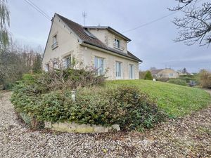 MAISON FAMILIALE AVEC GRAND TERRAIN