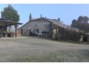 Magnifique domaine avec piscine  dépendances et installations équestres – plus de 7 hectar