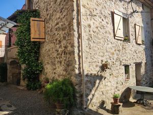 Saint Antonin du var  maison en pierre