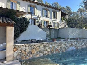 Lorgues   Bastide Provencale Sur 2 Hectares De Terrain M²