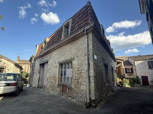 BOURG DE VISA. Bâtiment en pierre avec logement à l’étage et garage au rez-de-chaussée