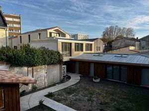 A LOUER - IMMEUBLE INDEPENDANT DE 452 M² - NANSOUTY