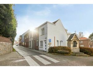 Gerenoveerde 3-gevelwoning centraal gelegen te Asse