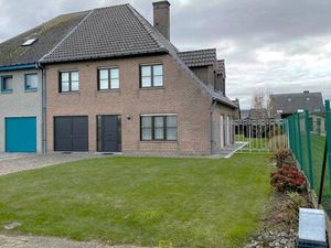 Degelijke halfopen bebouwing  rustig gelegen!