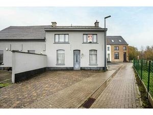 Rustig gelegen te renoveren woning in doodlopende straat.