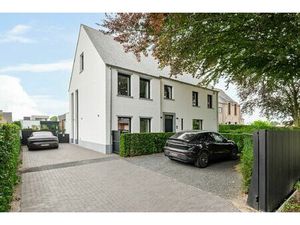 Luxe villa met zwembad en poolhouse vlakbij het centrum van Hoogstraten.