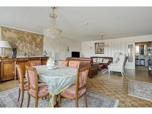 Zeer ruim  zonovergoten appartement met 3 slaapkamers!