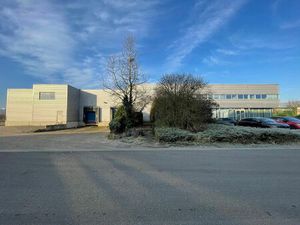 Representatief bedrijfsgebouw te koop in Puurs