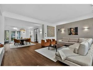 Knap afgewerkte ruime woning op toplocatie