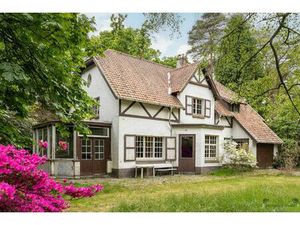 Karaktervolle cottage-villa op een royaal perceel van 8.603 m² in Kapellenbos.