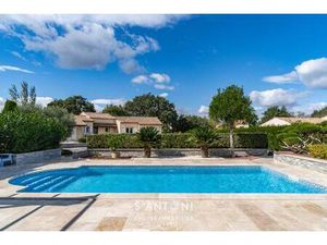 Villa de Plain-Pied avec Piscine et Terrain Constructible 2611 m²