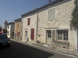 Tournon d'Agenais Maison en pierre au village avec 3 chambres et une cour jardin attenante