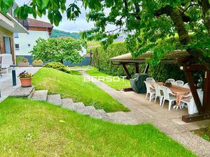 Maison divisée en deux appartements