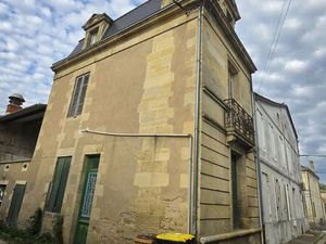 Immeuble dans le centre d'Etauliers