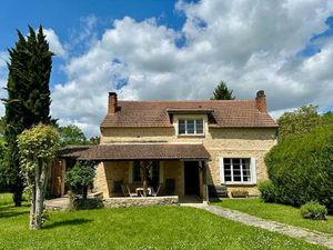 Charmante maison en pierre dans un hameau paisible – terrain de 3200 m²