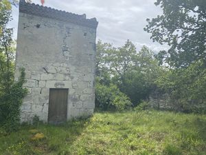Dondas - Terrain avec pigeonnier et 3 hectares