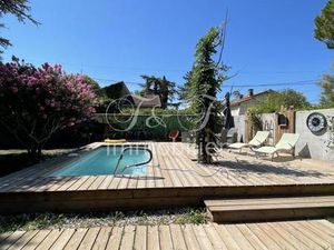 Situation idéale pour cette villa spacieuse